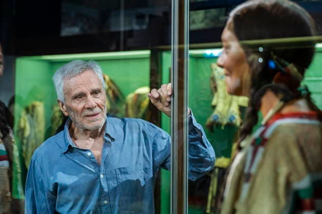 DEFA Schauspieler Gojko MitiÄ‡ im Karl May Museum Radebeul Die Rückkehr der Blackfoot-Frau: Namensweihe mit Gojko MitiÄ‡ im Karl May Museum Radebeul. Nach drei Jahren aufwändiger Restaurierung kehrt die beliebte Blackfoot-Frau nun am 22. August zurück in die Villa Bärenfett. Die Figur wurde auf den Namen Sitopanaki getauft, diesen Namen trug die Filmrolle der Frau welche die Partnerin von Mitic im Indianerfilm die Söhne der Großen Bärin trug. Radebeul Sachsen Deutschland *** DEFA Actor Gojko Mitic at the Karl May Museum in Radebeul: The Return of the Blackfoot Woman—A Naming Ceremony with Gojko Mitic at the Karl May Museum in Radebeul After three years of extensive restoration, the beloved Blackfoot woman is now returning to Villa