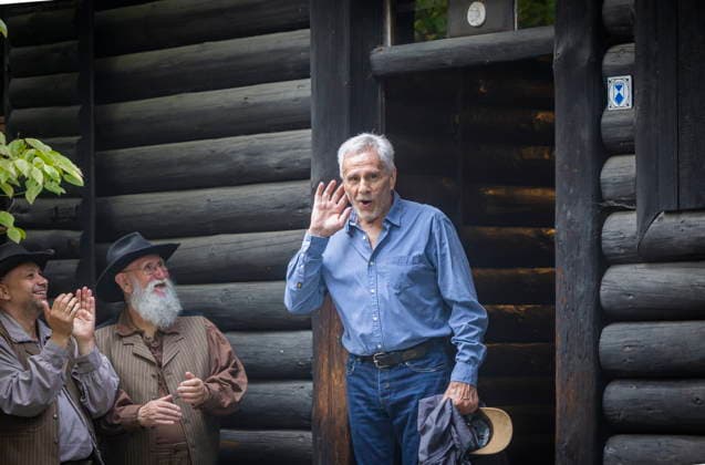 DEFA Schauspieler Gojko MitiÄ‡ im Karl May Museum Radebeul Die Rückkehr der Blackfoot-Frau: Namensweihe mit Gojko MitiÄ‡ im Karl May Museum Radebeul. Nach drei Jahren aufwändiger Restaurierung kehrt die beliebte Blackfoot-Frau nun am 22. August zurück in die Villa Bärenfett. Die Figur wurde auf den Namen Sitopanaki getauft, diesen Namen trug die Filmrolle der Frau welche die Partnerin von Mitic im Indianerfilm die Söhne der Großen Bärin trug. Radebeul Sachsen Deutschland *** DEFA Actor Gojko Mitic at the Karl May Museum in Radebeul: The Return of the Blackfoot Woman—A Naming Ceremony with Gojko Mitic at the Karl May Museum in Radebeul After three years of extensive restoration, the beloved Blackfoot Woman will return to Villa Bäre