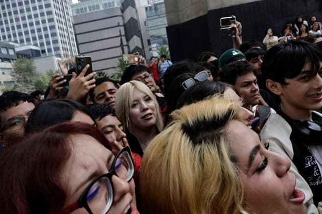 August 22, 2026, Mexico City, Cdmx, Mexico: For the first time, the Aura Farming battle, a viral phenomenon sweeping across Mexico, took place at the Monument to the Revolution. Organized by YouTuber Islas Vlogs, the event drew dozens of young people of various ages who gathered to watch and celebrate showdowns featuring poses, costumes, and eccentric dance moves. This new youth trend, born from the intersection of the internet and video games, involves physical actions and movements designed to project style, confidence, and charisma; these acts earn participants symbolic points that boost their Aura level. The term farming (or farmeo in Spanish) derives from the English word for harvesting crops, while Aura ,a concept with mult - ZUMAp204 20260822_zip_p204_028 Copyright: xJosuexPerezx
