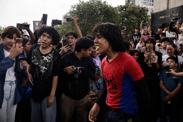 August 22, 2026, Mexico City, Cdmx, Mexico: For the first time, the Aura Farming battle, a viral phenomenon sweeping across Mexico, took place at the Monument to the Revolution. Organized by YouTuber Islas Vlogs, the event drew dozens of young people of various ages who gathered to watch and celebrate showdowns featuring poses, costumes, and eccentric dance moves. This new youth trend, born from the intersection of the internet and video games, involves physical actions and movements designed to project style, confidence, and charisma; these acts earn participants symbolic points that boost their Aura level. The term farming (or farmeo in Spanish) derives from the English word for harvesting crops, while Aura ,a concept with mult - ZUMAp204 20260822_zip_p204_038 Copyright: xJosuexPerezx