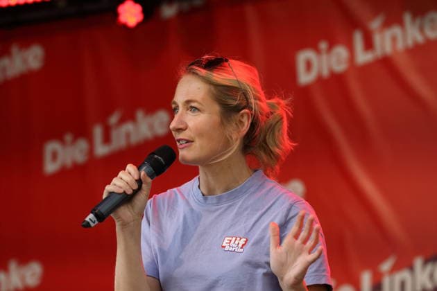 Ines Schwerdtner (Parteivorsitzende) spricht beim Die Linke Sommerfest im Lustgarten in Potsdam, 22. August 2026. Sommerfest Die Linke Potsdam *** Ines Schwerdtner, party chairwoman, speaks at The Left’s summer festival at the Lustgarten in Potsdam, August 22, 2026. The Left’s Summer Festival in Potsdam