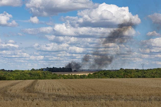 Firefighters Tackle Blaze Near Farm In Epeigne-les-Bois Firefighters tackle a blaze near a farm in Epeigne-les-Bois, Indre-et-Loire, France on August 22, 2026, amid heightened wildfire risks in Touraine following extreme heat, though the incident remains localized compared to larger fires in Gironde. Photo by Pascal Avenet ABACAPRESS.COM Epeigné-les-Bois Indre-et-Loire (37) France  Copyright: xAvenetxPascal ABACAx
