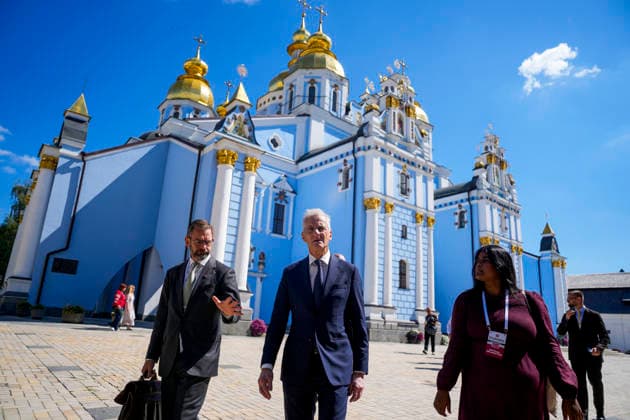 Statsminister i Kyiv Kyiv, Ukraina 20260823. Statsminister Jonas Gahr Store besoker St. Michael s katedral. Statsministeren er i Kyiv for a delta pa et toppmote med Ukraina og de nordisk-baltiske landene, markere Ukrainas nasjonale flaggdag og moter med ukrainske myndigheter. Foto: Javad Parsa NTB Kyiv Ukraina DybPffcQ2zA EDITORIAL USE ONLY Ref:_BNC_POLDybPffcQ2zA.jpg *** Prime Minister in Kyiv, Ukraine, August 23, 2026. Prime Minister Jonas Gahr Store visits St. Michael’s Cathedral. The Prime Minister is in Kyiv to participate in a summit with Ukraine and the Nordic-Baltic countries, to mark Ukraine’s National Flag Day, and to meet with Ukrainian authorities. Photo: Javad Parsa, NTB, Kyiv, Ukraine, DybPffcQ2zA. EDITORIAL USE ONLY.  Copyright: xJavadxParsax xNTBx