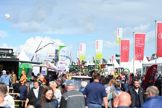 LandTageNord 2026 Die LandtageNord in Oldenburg gelten als größte Landwirtschaftsmesse Norddeutschlands und sind derzeit der zentrale Treffpunkt der Agrarbranche. Bereits an den ersten Öffnungstagen strömten zahlreiche Besucher auf das Messegelände. Landwirte, Aussteller, Fachpublikum und Interessierte informieren sich über moderne Landtechnik, aktuelle Entwicklungen und Trends rund um Landwirtschaft und Agrarwirtschaft. Auch heute und morgen öffnet die Messe noch ihre Tore und macht Oldenburg zum Dreh- und Angelpunkt der norddeutschen Landwirtschaft. Oldenburg Niedersachsen Deutschland *** LandTageNord 2026 The LandtageNord in Oldenburg is considered the largest agricultural trade show in northern Germany and is currently the centr Copyright: xdiebildwerftx