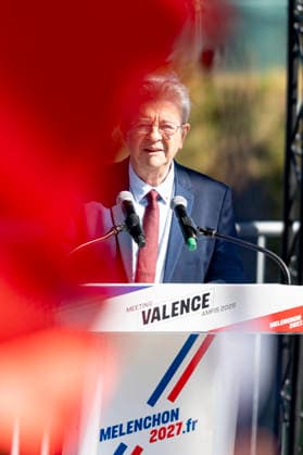 NEWS : Jean Luc Melenchon - AMFIS - La France Insoumise - Chateauneuf-sur-Isere - 23 08 2026 Jean-Luc MÃ lenchon lors de son meeting de candidat Ã la prÃ sidence de la RÃ publique Francaise 2027 lors des AMFIS 2026, universitÃ d Ã tÃ de la France Insoumise, Ã ChÃ¢teauneuf-sur-Isere le 23 08 2026. Photo Sandrine Thesillat PsNewZ  Copyright: xSandrinexThesillatx