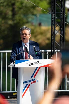 NEWS : Jean Luc Melenchon - AMFIS - La France Insoumise - Chateauneuf-sur-Isere - 23 08 2026 Jean-Luc MÃ lenchon lors de son meeting de candidat Ã la prÃ sidence de la RÃ publique Francaise 2027 lors des AMFIS 2026, universitÃ d Ã tÃ de la France Insoumise, Ã ChÃ¢teauneuf-sur-Isere le 23 08 2026. Photo Sandrine Thesillat PsNewZ  Copyright: xSandrinexThesillatx