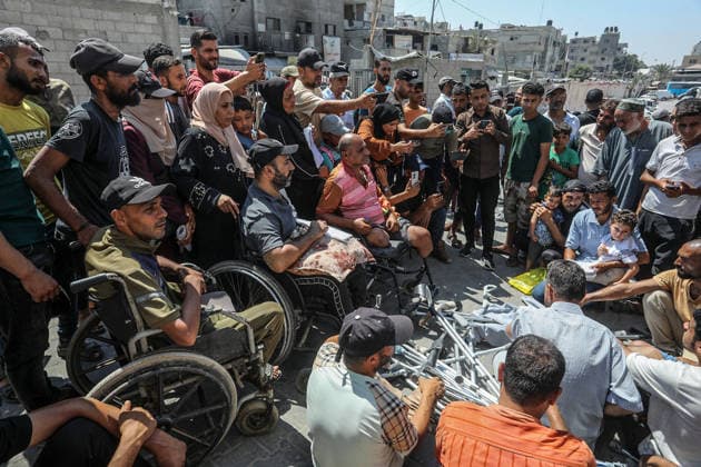 Patients and injured Palestinians in Gaza protest for medical treatment abroad KHAN YUNIS, GAZA, PALESTINE - AUGUST 23: Palestinian patients and injured people gather outside Nasser Hospital to protest and demand permission to leave the Gaza Strip for medical treatment abroad in Khan Yunis, southern Gaza, Palestine, on August 23, 2026. Demonstrators say the health conditions of patients who have been waiting for a long time are deteriorating due to Israel allowing only limited passage through border crossings, and call for permission to leave Gaza for medical treatment. Abed Rahim Khatib Anadolu Khan Yunis Gaza. Editorial use only. Please get in touch for any other usage.  Copyright: x2026xAnadoluxAbedxRahimxKhatibx