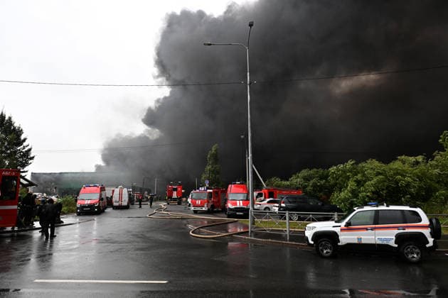 Fire breaks out at logistics center in St. Petersburg ST. PETERSBURG, RUSSIA - AUGUST 23: Firefighters respond to the area where a fire broke out at a logistics center as thick black smoke rises in St. Petersburg, Russia, on August 23, 2026. Boris Smirnov Anadolu Saint Petersburg Russia. Editorial use only. Please get in touch for any other usage.  Copyright: x2026xAnadoluxBorisxSmirnovx