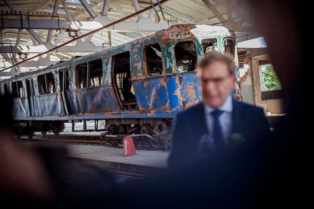 Johann Wadephul (CDU), Bundesaussenminister, gibt in einem zerstoerten U-Bahn Depot der Stadt Charkiw ein Pressestatement. Charkiw, 23.08.2026. Fotografiert im Auftrag des Auswaertigen Amtes Charkiw Ukraine *** Johann Wadephul (CDU), Federal Minister of Foreign Affairs, delivers a press statement at a destroyed subway depot in the city of Kharkiv. Kharkiv, August 23, 2026. Photographed on behalf of the Federal Foreign Office, Kharkiv, Ukraine. Copyright: xThomasxTrutschel AAx