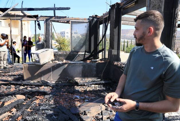 Palestinian-Israeli conflicts in Nablus, Palestine - 23 Aug 2026 Palestinians inspect a house that was set on fire following an attack by a group of Jewish settlers in the village of Osarin, south of Nablus in the West Bank. The settlers attacked homes, torched a Palestinian car in the early morning hours, and wrote Hebrew slogans on the walls calling for revenge against Palestinians. Nablus Palestine Copyright: xNasserxishatyehx xSOPAxImagesx Nishtayeh149