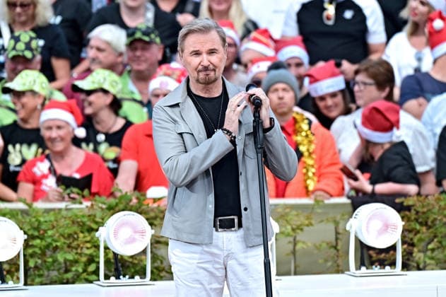 ZDF - Fernsehgarten. Sänger Nik P. während der ZDF - Unterhaltungsshow Fernsehgarten am 23.08.2026 in Mainz. Weihnachten im Fernsehgarten. 20260823MWI141283 *** ZDF Fernsehgarten singer Nik P during the ZDF entertainment show Fernsehgarten on August 23, 2026, in Mainz Christmas at the Fernsehgarten 20260823MWI141283