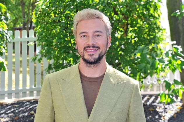ZDF - Fernsehgarten. Sänger Yannick Bovy während der ZDF - Unterhaltungsshow Fernsehgarten am 23.08.2026 in Mainz. Weihnachten im Fernsehgarten. 20260823MWI140744 *** ZDF Fernsehgarten singer Yannick Bovy during the ZDF entertainment show Fernsehgarten on August 23, 2026, in Mainz Christmas at Fernsehgarten 20260823MWI140744