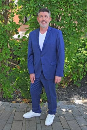 ZDF - Fernsehgarten. Tenor Paul Reeves während der ZDF - Unterhaltungsshow Fernsehgarten am 23.08.2026 in Mainz. Weihnachten im Fernsehgarten. 20260823MWI140757 *** ZDF Fernsehgarten : Tenor Paul Reeves during the ZDF entertainment show Fernsehgarten on August 23, 2026, in Mainz. Christmas at the Fernsehgarten 20260823MWI140757