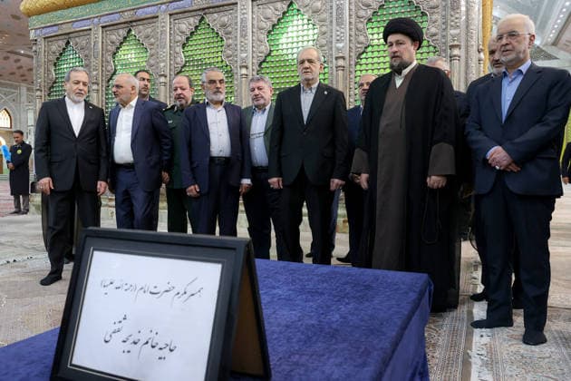 Iranian President Masoud Pezeshkian TEHRAN, IRAQ - AUGUST 23: (----EDITORIAL USE ONLY – MANDATORY CREDIT - IRANIAN PRESIDENCY HANDOUT - NO MARKETING NO ADVERTISING CAMPAIGNS - DISTRIBUTED AS A SERVICE TO CLIENTS----) Iranian President Masoud Pezeshkian attends an event to mark the first day of the Government Week at the mausoleum of Ayatollah Ruhollah Khomeini, the founder of the Islamic Republic of Iran, in Tehran, Iran on August 23, 2026. Iranian Presidency Anadolu Tehran Iran. Editorial use only. Please get in touch for any other usage.  Copyright: x2026xAnadoluxIranianxPresidencyx