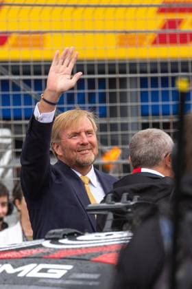 Royals At F1 Dutch Grand Prix Prize Ceremony- Zandvoort King Willem Alexander of the Netherlands waves to the fans at the Circuit Zandvoort during the Formula 1 Heineken Dutch Grand Prix 2026 in Zandvoort, Netherlands on August 23, 2026. Photo by Kay Int Veen NL Beeld Bruno Press ABACAPRESS.COM Zandvoort Netherlands  Copyright: xBrunoxPress ABACAx