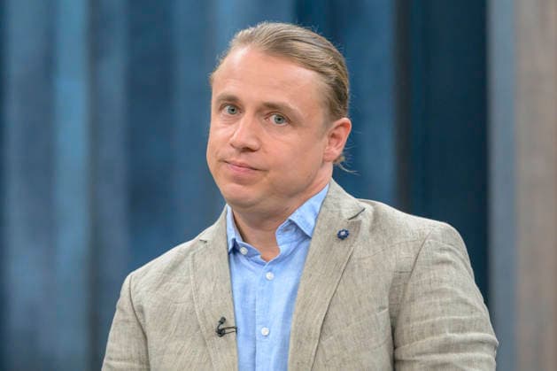 im Bild v.l.: Christian Stecker, Politikwissenschaftler, Technische Universität Darmstadt, GER, Berlin, Studio, zu Gast bei - Caren Miosga, Polittalk, TV, Format, Aufzeichnung, aufgezeichnet, Das Erste, aus Adlershof - am Studio 20, Thema: Ist die Brandmauer noch zu halten? (Im Bezug auf - Die AfD und die Landtagswahl in Sachsen-Anhalt.) 23.08.2026, *** In the photo, from left: Christian Stecker, political scientist, Technical University of Darmstadt, GER, Berlin, studio, guest on Caren Miosga’s show, political talk show, TV, program, recording, pre-recorded, Das Erste, from Studio 20 in Adlershof, topic: Can the firewall still hold? regarding the AfD and the state election in Saxony-Anhalt on August 23, 2026, Copyright: HMBxMedia UwexKoch