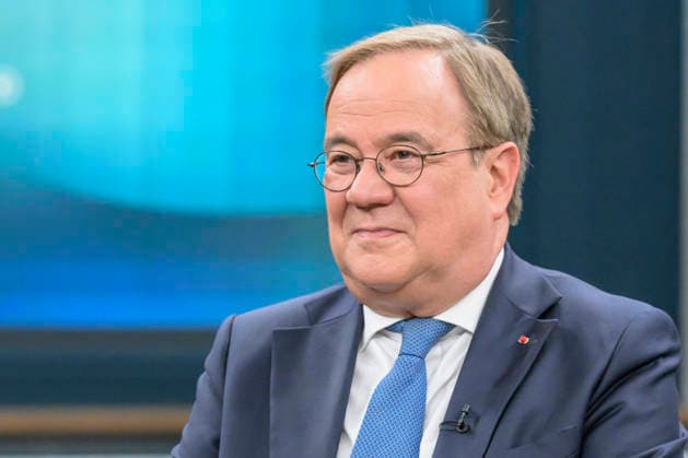 im Bild v.l.: Armin Laschet, CDU-Bundestagsabgeordneter und ehemaliger CDU-Vorsitzender, GER, Berlin, Studio, zu Gast bei - Caren Miosga, Polittalk, TV, Format, Aufzeichnung, aufgezeichnet, Das Erste, aus Adlershof - am Studio 20, Thema: Ist die Brandmauer noch zu halten? (Im Bezug auf - Die AfD und die Landtagswahl in Sachsen-Anhalt.) 23.08.2026, *** In the photo, from left: Armin Laschet, CDU member of the Bundestag and former CDU chairman, GER, Berlin, studio, guest on Caren Miosga’s show, political talk show, TV, program, recording, pre-recorded, Das Erste, from Studio 20 in Adlershof, topic: Can the firewall still be maintained? regarding the AfD and the state election in Saxony-Anhalt on August 23, 2026, Copyright: HMBxMedia UwexKoch