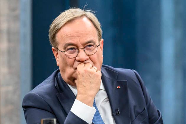 im Bild v.l.: Armin Laschet, CDU-Bundestagsabgeordneter und ehemaliger CDU-Vorsitzender, GER, Berlin, Studio, zu Gast bei - Caren Miosga, Polittalk, TV, Format, Aufzeichnung, aufgezeichnet, Das Erste, aus Adlershof - am Studio 20, Thema: Ist die Brandmauer noch zu halten? (Im Bezug auf - Die AfD und die Landtagswahl in Sachsen-Anhalt.) 23.08.2026, *** In the photo, from left: Armin Laschet, CDU Member of the Bundestag and former CDU chairman, GER, Berlin, studio, appearing as a guest on Caren Miosga’s political talk show, TV, program, recording, pre-recorded, Das Erste, from Studio 20 in Adlershof, topic: Can the firewall still be maintained? regarding the AfD and the state election in Saxony-Anhalt on August 23, 2026, Copyright: HMBxMedia UwexKoch