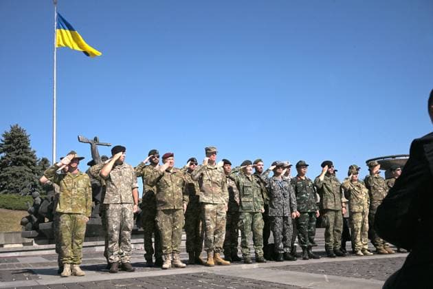 Soldiers salute during the ceremony to raise the State Flag at the National Museum of the History of Ukraine in the Second World War Memorial Complex on National Flag Day, Kyiv, Ukraine, August 23, 2026. (Photo by Yevhen Kotenko Ukrinform) Raising of State Flag of Ukraine in Kyiv  Copyright: xYevhenxKotenkox