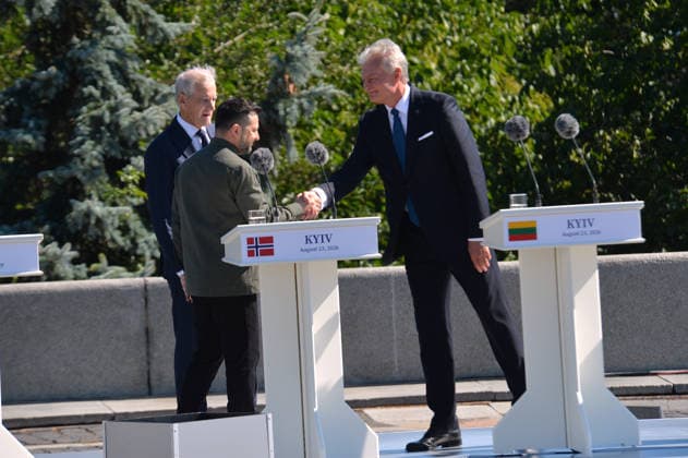 President of Ukraine Volodymyr Zelenskyy (L) shakes hands with President of Lithuania Gitanas Nauseda in the presence of Prime Minister of Norway Jonas Gahr Store during the ceremony to raise the State Flag at the National Museum of the History of Ukraine in the Second World War Memorial Complex on National Flag Day, Kyiv, Ukraine, August 23, 2026. (Photo by Yevhen Kotenko Ukrinform) Raising of State Flag of Ukraine in Kyiv  Copyright: xYevhenxKotenkox