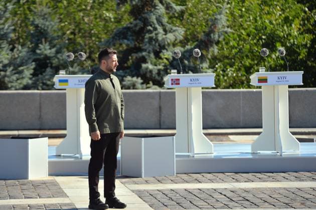 President of Ukraine Volodymyr Zelenskyy participates in the raising of the State Flag at the National Museum of the History of Ukraine in the Second World War Memorial Complex on National Flag Day, Kyiv, Ukraine, August 23, 2026. (Photo by Yevhen Kotenko Ukrinform) Raising of State Flag of Ukraine in Kyiv  Copyright: xYevhenxKotenkox