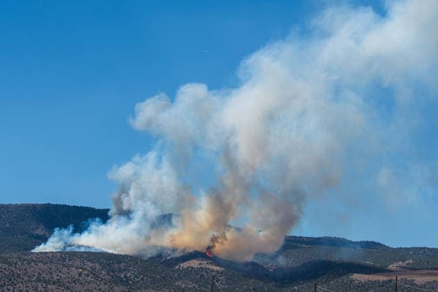August 23, 2026, Elberta, Utah, USA: Smoke and flames are visible on a hillside as the Big Mountain Fire burns southwest of Elberta, Utah, United States, on August 23, 2026. State and local air and ground resources were deployed to fight the wildland fire, which rapidly reached an estimated 30 acres with zero containment. Elberta USA  - ZUMAm292 20260823_znp_m292_016 Copyright: xCharlesxMcClintockxWilsonx