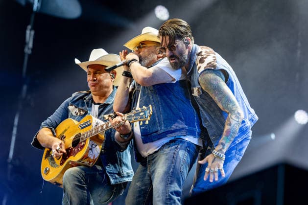 Konzert von The BossHoss auf dem Kunst!Rasen Bonn - 23.08.26 Sascha VOLLMER (Hoss Power), Malcom ARISON (Hank Williamson) und Alec VOELKL (Boss Burns) - Die Berliner Country-Rock-Band The BossHoss beim Open-Air-Live-Auftritt auf dem Kunst!Rasen Bonn. Bonn Gronau Nordrhein-Westfalen Deutschland *** The BossHoss concert at the Kunst Rasen in Bonn on August 23, 2026: Sascha VOLLMER (Hoss Power), Malcom ARISON, Hank Williamson, and Alec VOELKL (Boss Burns). The Berlin-based country rock band The BossHoss performed an open-air live show at the Kunst Rasen in Bonn, Bonn-Gronau, North Rhine-Westphalia, Germany. Copyright: xMarcxJohnx