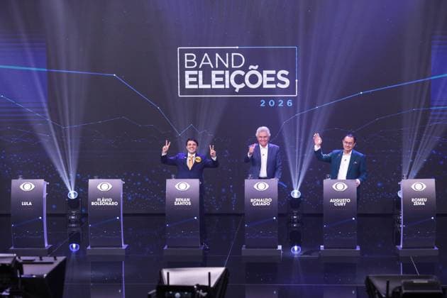 Band hosts the first presidential debate without Lula and Flavio Bolsonaro. Sao Paulo, SP. August 23, 2026 - Presidential Debate - Candidates Renan Santos (Missao), Ronaldo Caiado (PSD), and Augusto Cury (Avante) participate in the first debate of the presidential election race, promoted by TV Bandeirantes, at the station s headquarters in the southern zone of Sao Paulo, this Sunday, August 23, 2026. Empty podiums with the absence of the president and candidate for re-election, Luiz Inacio Lula da Silva (PT), Flavio Bolsonaro (PL), and Romeu Zema (Novo).(Foto: Marina Uezima Brazil Photo Press Brazil Photo Press) INTERNATIONAL Sao Paulo Sao Paulo Brasil Copyright: xMarinaxUezimax