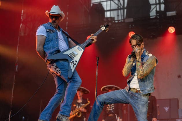 Konzert von The BossHoss auf dem Kunst!Rasen Bonn - 23.08.26 Stefan BÜHLER (Russ T. Rocket) und Alec VOELKL (Boss Burns) - Die Berliner Country-Rock-Band The BossHoss beim Open-Air-Live-Auftritt auf dem Kunst!Rasen Bonn. Bonn Gronau Nordrhein-Westfalen Deutschland *** The BossHoss Concert at Kunst Rasen Bonn, August 23, 2026, featuring Stefan BÜHLER, Russ T Rocket, and Alec VOELKL, Boss Burns. The Berlin-based country rock band The BossHoss performing live at an open-air concert at Kunst Rasen Bonn in Bonn-Gronau, North Rhine-Westphalia, Germany Copyright: xMarcxJohnx