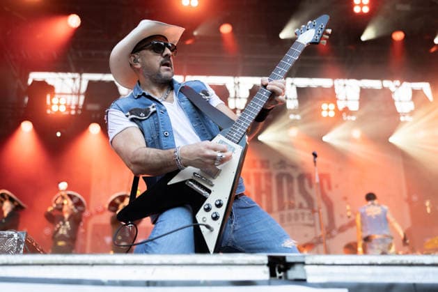 Konzert von The BossHoss auf dem Kunst!Rasen Bonn - 23.08.26 Stefan BÜHLER (Russ T. Rocket) - Die Berliner Country-Rock-Band The BossHoss beim Open-Air-Live-Auftritt auf dem Kunst!Rasen Bonn. Bonn Gronau Nordrhein-Westfalen Deutschland *** The BossHoss concert at Kunst Rasen Bonn, August 23, 2026; Stefan BÜHLER, Russ T Rocket; The Berlin-based country rock band The BossHoss performing live at an open-air concert at Kunst Rasen Bonn, Bonn, Gronau, North Rhine-Westphalia, Germany Copyright: xMarcxJohnx