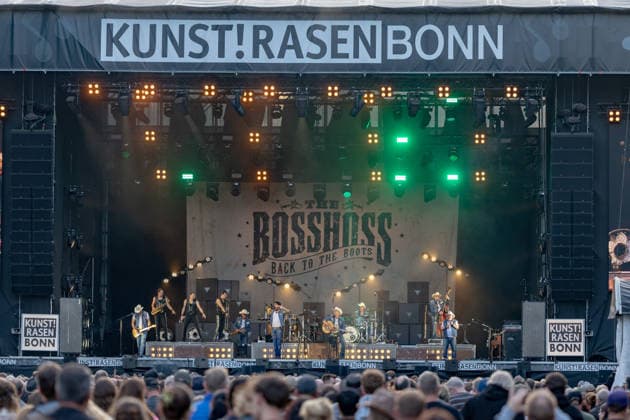 Konzert von The BossHoss auf dem Kunst!Rasen Bonn - 23.08.26 Die Berliner Country-Rock-Band The BossHoss beim Open-Air-Live-Auftritt auf dem Kunst!Rasen Bonn. Bonn Gronau Nordrhein-Westfalen Deutschland *** The BossHoss Concert at Kunst Rasen Bonn, August 23, 2026: The Berlin-based country rock band The BossHoss performing live outdoors at Kunst Rasen Bonn, Bonn, Gronau, North Rhine-Westphalia, Germany Copyright: xMarcxJohnx