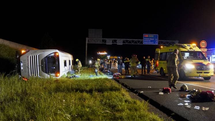 WEZEP - Emergency services on the A28 near Wezep (Gelderland) where multiple people were injured in an accident involving a coach and a delivery van. There were reportedly more than fifty people on board the bus. PERSBUREAU HEITINK ANP netherlands out - belgium out  Copyright: xx x566165450x originalFilename: 566165450.jpg