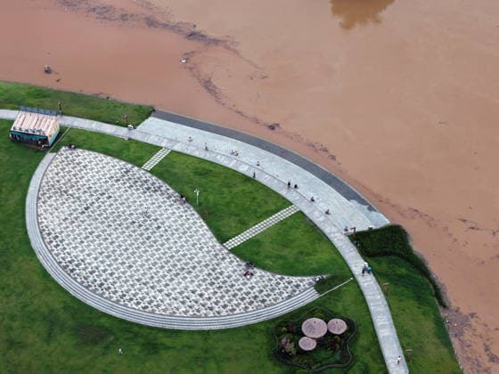 NANNING, CHINA - AUGUST 24: Aerial view of floodwaters submerging riverside park and walkway along the Yong River on August 24, 2026 in Nanning, Guangxi Zhuang Autonomous Region of China. Heavy rainfall brought by Typhoon Narra flooded the low-lying areas in south China s Guangxi Zhuang Autonomous Region.  Copyright: xVCGx 111661812017