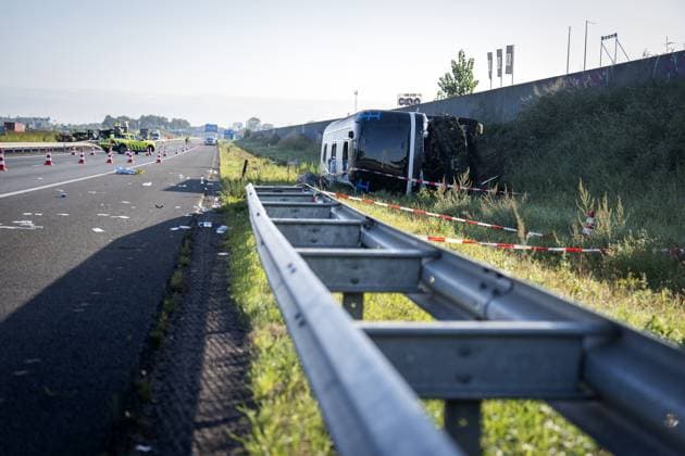 WEZEP - Emergency services on the A28 near Wezep (Gelderland) where multiple people were injured in an accident involving a coach and a delivery van. There were reportedly more than fifty people on board the bus. JEROEN JUMELET ANP netherlands out - belgium out  Copyright: xx x566169343x originalFilename: 566169343.jpg