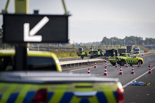 WEZEP - Emergency services on the A28 near Wezep (Gelderland) where multiple people were injured in an accident involving a coach and a delivery van. There were reportedly more than fifty people on board the bus. JEROEN JUMELET ANP netherlands out - belgium out  Copyright: xx x566169347x originalFilename: 566169347.jpg