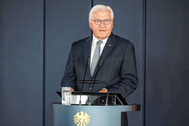 Bundespraesident Frank- Walter Steinmeier bei der Schlüsseluebergabe Bundespraesident Frank- Walter Steinmeier bei der Schluesseluebergabe für das temporaerer Amtssitz des Bundespraesidenten genutzte Gebaeude in Berlin am 24 August 2026. Berlin Berlin Deutschland *** Federal President Frank Walter Steinmeier at the key handover ceremony Federal President Frank Walter Steinmeier at the key handover ceremony for the building in Berlin used as the temporary official residence of the Federal President on August 24, 2026 Berlin Berlin Germany