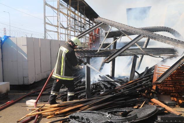 Five injured in Russian strikes on warehouse facilities in Ukraine s Odesa ODESA, UKRAINE - AUGUST 24: Emergency crews work at a warehouse facility damaged following a Russian strike in Odesa, Ukraine, on August 24, 2026. According to local authorities, five people were injured in strikes targeting warehouse facilities, with three hospitalized in moderate condition. Emergency crews continue to clear debris and deal with the aftermath of the attack at the affected sites. Arthur Shvits Anadolu Odessa Ukraine. Editorial use only. Please get in touch for any other usage.  Copyright: x2026xAnadoluxArthurxShvitsx