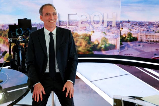 Raphael Glucksmann Announces Presidential Candidacy - France Raphael Glucksmann. French journalist Audrey Crespo-Mara and French centre-left party Place publique s leader and MEP Raphael Glucksmann pose prior to an interview to announce his candidacy for the 2027 French presidential election on the evening news broadcast of French TV channel TF1 in Boulogne-Billancourt, outside Paris, on August 23, 2026. Photo by Alain Robert Pool ABACAPRESS.COM Paris France  Copyright: xAlainxRobert Pool ABACAx