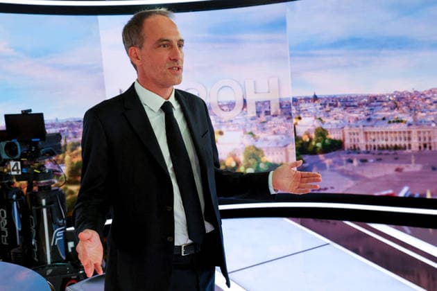 Raphael Glucksmann Announces Presidential Candidacy - France Raphael Glucksmann. French journalist Audrey Crespo-Mara and French centre-left party Place publique s leader and MEP Raphael Glucksmann pose prior to an interview to announce his candidacy for the 2027 French presidential election on the evening news broadcast of French TV channel TF1 in Boulogne-Billancourt, outside Paris, on August 23, 2026. Photo by Alain Robert Pool ABACAPRESS.COM Paris France  Copyright: xAlainxRobert Pool ABACAx