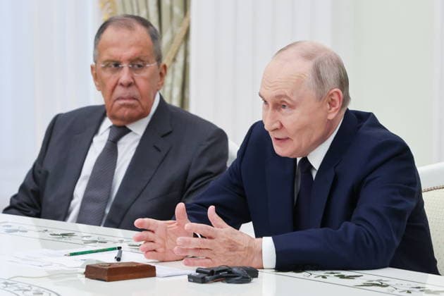 RUSSIA, MOSCOW - AUGUST 24, 2026: Russia s President Vladimir Putin (R) and Russia s Minister of Foreign Affairs Sergei Lavrov are seen during a meeting with India s Minister of External Affairs Jaishankar in the Kremlin Moscow Russia  - ZUMAt113 20260824_zaa_t113_084 Copyright: xSergeixKarpukhinx