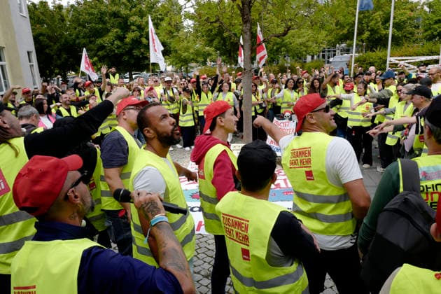 Tarifverhandlung Einzelhandel 2026 24.08.2026 In Raunheim werden heute die Tarifverhandlungen für die Beschäftigten im hessischen Einzelhandel Versandhandel zwischen der Vereinte Dienstleistungsgewerkschaft VERDI und den Arbeitgebern (Primark, REWE, Penny, Kaufland, Zara, Douglas, IKEA . . .) fortgesetzt Raunheim Hessen Deutschland *** 2026 Retail Collective Bargaining 08 24 2026: Collective bargaining negotiations for employees in the Hessian retail and mail-order sectors between the United Services Union VERDI and employers Primark, REWE, Penny, Kaufland, Zara, Douglas, IKEA. Raunheim, Hesse, Germany