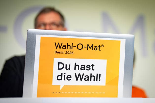 Werner Graf, Bündnis 90 Die Grünen, während der Präsentation des Wahl-o-Maten;Wahl-o-Mat zur Berliner Landeswahl 2026 geht online - Vorstellung des Wahl-o-Maten, Berlin Berlin Deutschland Berliner Landeszentrale für pol *** Werner Graf, Alliance 90 The Greens, during the presentation of the Wahl o Maten for the 2026 Berlin state election; the online presentation of the Wahl o Maten, Berlin, Berlin, Germany; Berlin State Office for Pol