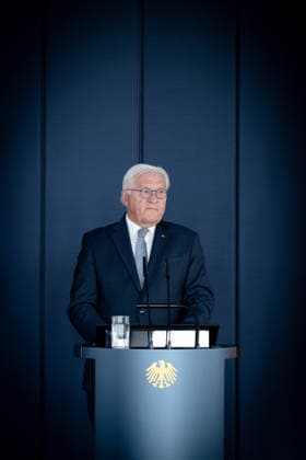 Schlüsselübergabe, temporärer Amtssitz, Bundespräsident, Frank-Walter Steinmeier Berlin, Amtssitz am Spreebogen, Ansprache, Schlüsselübergabe, temporärer Amtssitz, Bundespräsident, Frank-Walter Steinmeier Berlin Berlin GER *** Key handover, temporary official residence, Federal President, Frank-Walter Steinmeier, Berlin, official residence at the Spreebogen, speech, key handover, temporary official residence, Federal President, Frank-Walter Steinmeier, Berlin, Berlin, GER