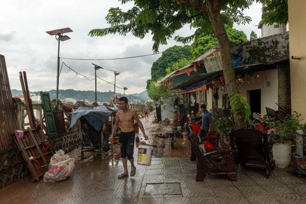 Typhoon Narra floods Lang Son, Vietnam LANG SON, VIETNAM - AUGUST 24: Residents carry out cleanup operations along a riverbank following flooding in Lang Son, Vietnam, on August 24, 2026. The flooding, caused by heavy rains associated with Typhoon No. 4, has affected homes, roads and businesses across the province. Magdalena Chodownik Anadolu Lang Son Viet Nam. Editorial use only. Please get in touch for any other usage.  Copyright: x2026xAnadoluxMagdalenaxChodownikx