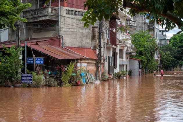 Typhoon Narra floods Lang Son, Vietnam LANG SON, VIETNAM - AUGUST 24: Residents and soldiers clear debris and assist with cleanup operations following flooding in L?ng Son, Vietnam, on August 24, 2026. The flooding, caused by heavy rains associated with Typhoon No. 4, has affected homes, roads and businesses across the province. Magdalena Chodownik Anadolu Lang Son Vietnam. Editorial use only. Please get in touch for any other usage.  Copyright: x2026xAnadoluxMagdalenaxChodownikx