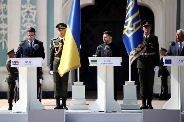 UK PM Andy Burnham visits Ukraine as the country celebrates its independence Britain s prime minister Andy Burnham (L) delivers a speech next to President Volodymyr Zelensky (C) and European Council President Antonio Costa (R) during a commemorative ceremony marking Ukraine s 35th Independence Day outside St. Sofia cathedral in Kyiv on August 24, 2026. Ukraine hosts a meeting of its key European backers on August 24 to press for critical air-defence supplies and more pressure on Moscow, with Russian attacks killing more civilians than at any time since the first months of the invasion. The leaders of Luxembourg, Moldova, Estonia and EU Council President Antonio Costa are also in Kyiv for the talks hosted on Ukraine s Independence Day and wh  Copyright: xHENRYxNICHOLLSx xPAxROTAx-xB68x xAvalonx 1128203448
