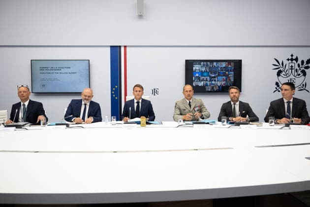 Videoconference Meeting Of The Coalition Of The Willing - Paris Emmanuel Macron, French President, during a videoconference meeting of the Coalition of the Willing with Diplomatic Adviser, G20 Sherpa, G7 Sherpa Emmanuel Bonne, Secretary-General Pierre Andre Imbert, Chief of the Military Staff Vincent Giraud, Adviser for Strategic Affairs and Disarmament Xavier Chatel . Elysee Palace, Paris, France, on Monday, August 24, 2026. Photo Jeanne Accorsini Pool ABACAPRESS.COM Paris France  Copyright: xAccorsinixJeanne Pool ABACAx