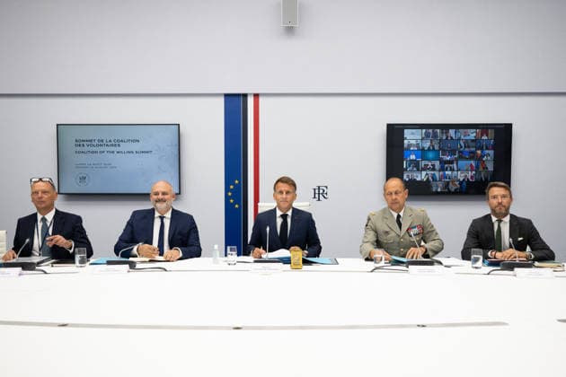 Videoconference Meeting Of The Coalition Of The Willing - Paris Emmanuel Macron, French President, during a videoconference meeting of the Coalition of the Willing with Diplomatic Adviser, G20 Sherpa, G7 Sherpa Emmanuel Bonne, Secretary-General Pierre Andre Imbert, Chief of the Military Staff Vincent Giraud, Adviser for Strategic Affairs and Disarmament Xavier Chatel . Elysee Palace, Paris, France, on Monday, August 24, 2026. Photo Jeanne Accorsini Pool ABACAPRESS.COM Paris France  Copyright: xAccorsinixJeanne Pool ABACAx