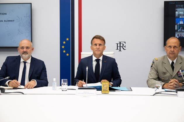 Videoconference Meeting Of The Coalition Of The Willing - Paris Emmanuel Macron, French President, during a videoconference meeting of the Coalition of the Willing with Secretary-General Pierre Andre Imbert, Chief of the Military Staff Vincent Giraud. Elysee Palace, Paris, France, on Monday, August 24, 2026. Photo Jeanne Accorsini Pool ABACAPRESS.COM Paris France  Copyright: xAccorsinixJeanne Pool ABACAx