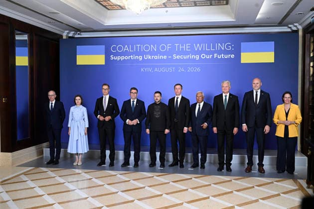 LKS 20260824 (From l-r) Luxembourg s Prime Minister Luc Frieden, Moldova s President Maia Sandu, Finland s President Alexander Stubb, Britain s Prime Minister Andy Burnham, Ukraine s President Volodymyr Zelensky, Ukraine s Prime Minister Sergiy Koretsky, President of the European Council Antonio Costa, Lithuania s President Gitanas Nauseda, Latvia s Prime Minister Andris Kulbergs and Sweden s Foreign Minister Maria Malmer Stenergard pose for family picture before the meeting of Coalition of the Willing in Kyiv, Ukraine on Ukraine’s 35th Independence Day, August 24, 2026. - ANTTI AIMO-KOIVISTO Kiova Ukraine  Copyright: xAnttixAimo-Koivistox WDUlx4CLMco